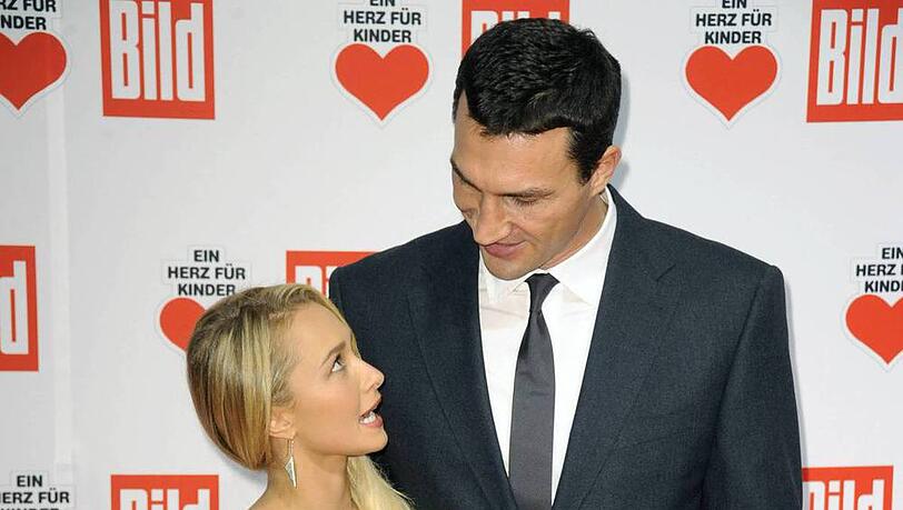 Herzig: Wladimir Klitschko und Freundin Hayden Panettiere bei einem Auftritt in Berlin Herzig: Wladimir Klitschko und Freundin Hayden Panettiere bei einem Auftritt in Berlin