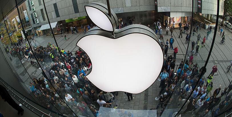 Der Apple-Hype hat am Freitagmorgen München erreicht: Zum Verkaufsstart des iPhone 6 kamen hunderte Menschen zum Appel-Store in der Fußgängerzone. Die Bilder.