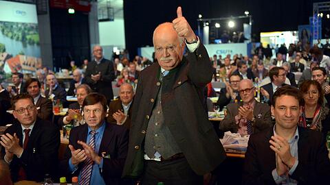Daumen hoch: Peter Gauweiler.