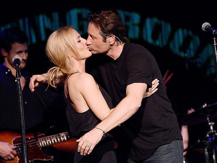 Schmatz! Gillian Anderson und David Duchovny feiern schon mal ihre eigene "Reunion"