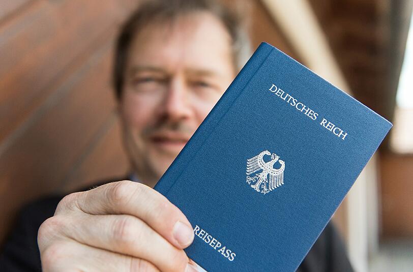 Die sogenannten Reichsbürger erkennen die Bundesrepublik nicht an und behaupten, das Deutsche Reich bestehe bis heute fort. (Symbolbild)