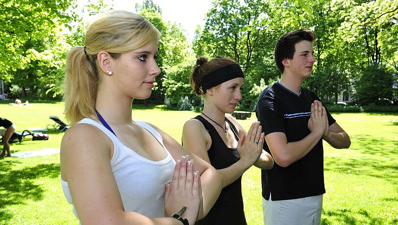 Entspannen und Kräfte aufbauen: Qi Gong ist ein Sport für Körper und Geist. Entspannen und Kräfte aufbauen: Qi Gong ist ein Sport für Körper und Geist.