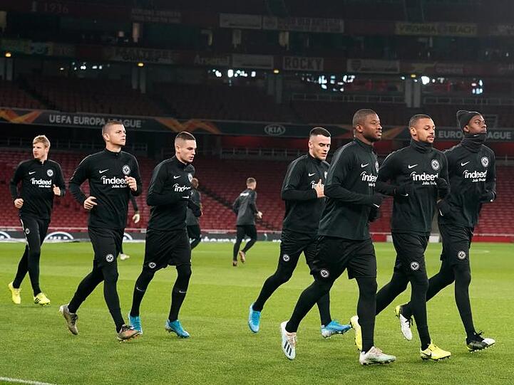 Die Spieler von Eintracht Frankfurt stehen beim FC Arsenal unter Erfolgsdruck.