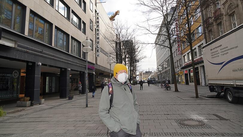 "Hier kann man nur noch schnell durchlaufen, die Schützenstraße ist wirklich zum Schämen für München", sagt Passant Ulrich Krotz (60). "Hier kann man nur noch schnell durchlaufen, die Schützenstraße ist wirklich zum Schämen für München", sagt Passant Ulrich Krotz (60).