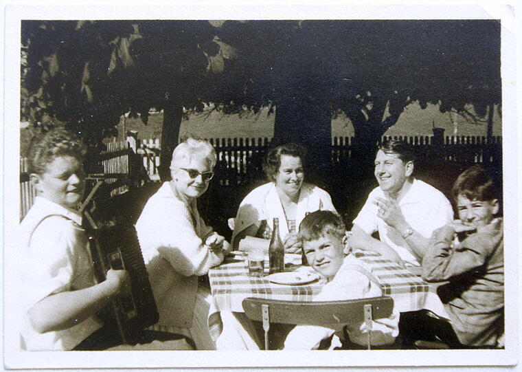 Das Bild entstand 1965, im Biergarten der Gaststätte Nußdorf an der Balanstraße.