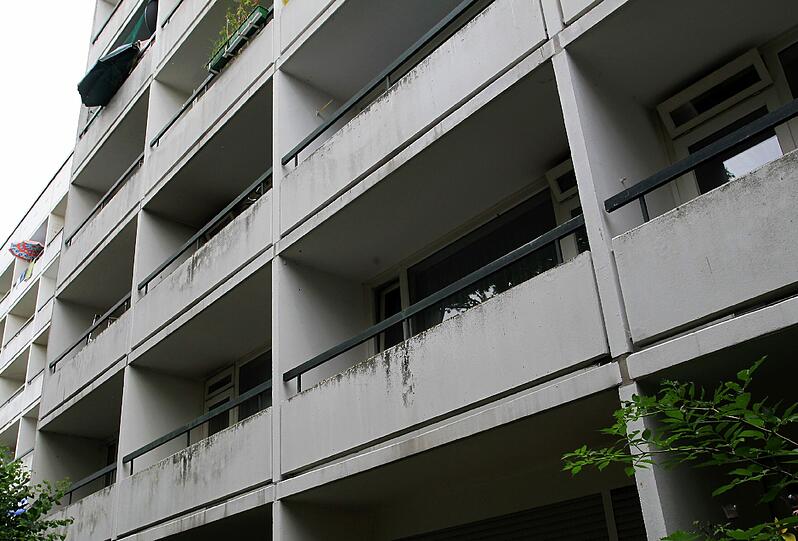 Kostbarer Wohnraum: Die Stadt lässt diese Wohnungen in Harlaching vergammeln.