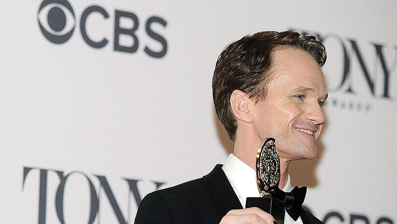 Neil Patrick Harris mit seinem Tony Award Neil Patrick Harris mit seinem Tony Award
