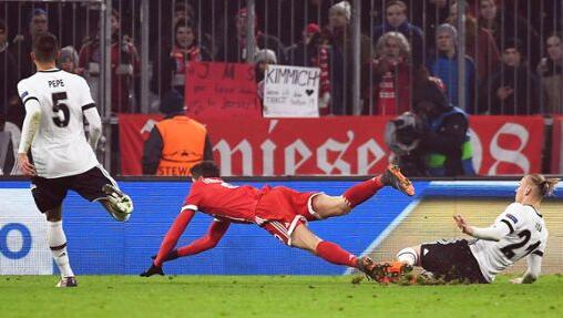 Oft kaum zu halten: Robert Lewandowski (Mi.) vom FC Bayern.