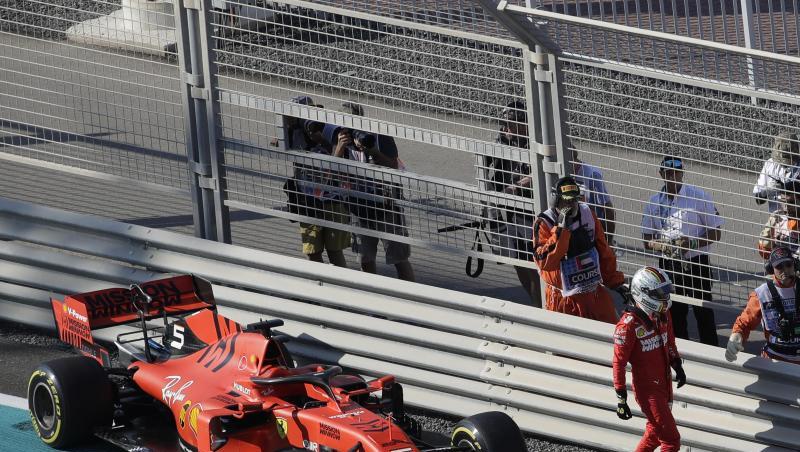 Ist beim Training in Abu Dhabi mit seinem Ferrari in die Leitplanke gefahren: Sebastian Vettel verlässt nach dem Unfall die Piste. Ist beim Training in Abu Dhabi mit seinem Ferrari in die Leitplanke gefahren: Sebastian Vettel verlässt nach dem Unfall die Piste.