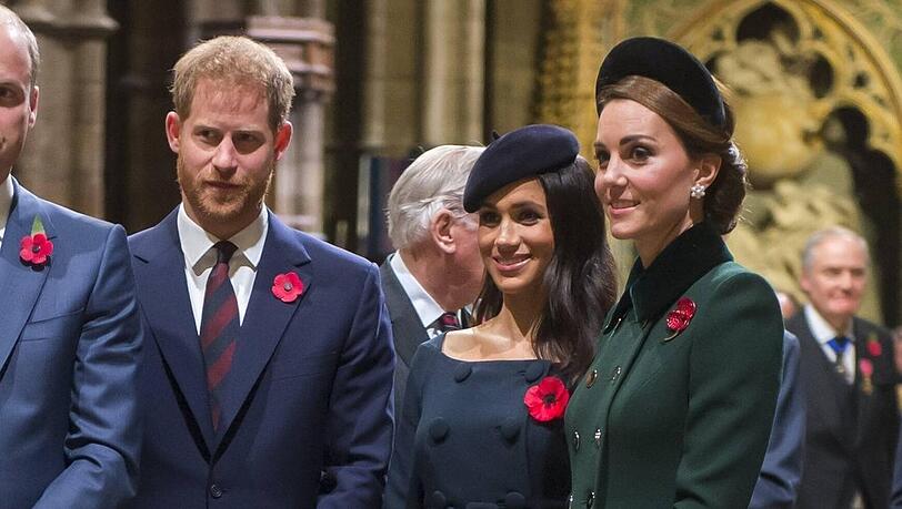 Harry und Meghan gemeinsam mit Prinzessin Kate (r.).