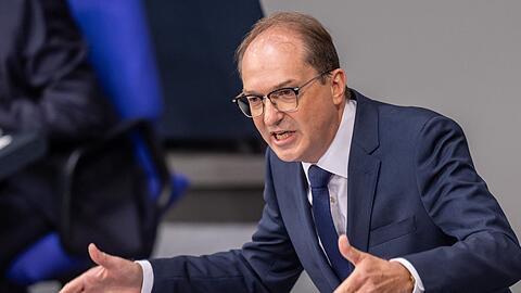 Innenminister Alexander Dobrindt rechnet mit weiteren hybriden Angriffen auf Ziele in Deutschland.