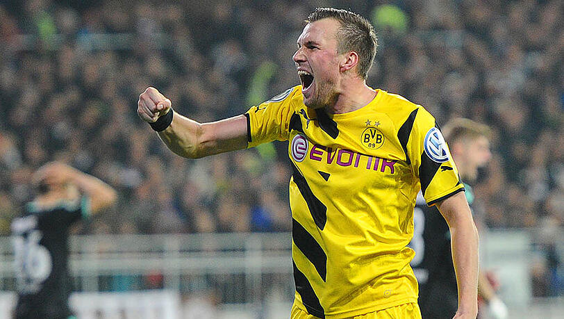 Kevin Großkreutz war nach seinem Wechsel von Borussia Dortmund zu Galatasaray Istanbul zunächst monatelang wegen Formfehlern beim Transfer gesperrt. Kevin Großkreutz war nach seinem Wechsel von Borussia Dortmund zu Galatasaray Istanbul zunächst monatelang wegen Formfehlern beim Transfer gesperrt.