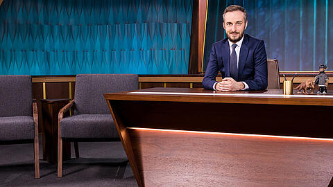 "Ich, Jan Böhmermann, bewerbe mich als SPD Vorsitzender", schreibt er auf Twitter.