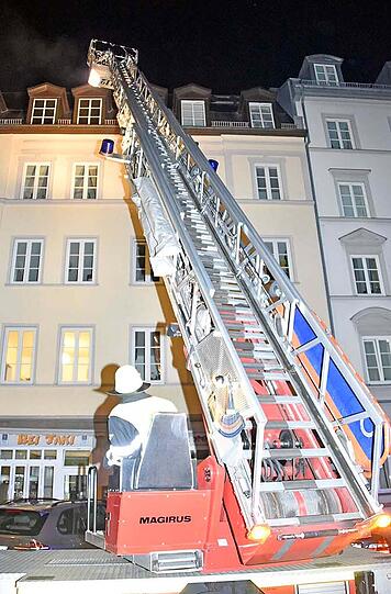 Feuerwehreinsatz in der Nacht auf Samstag. Klicken Sie sich durch die Bilder aus der Ludwigsvorstadt.