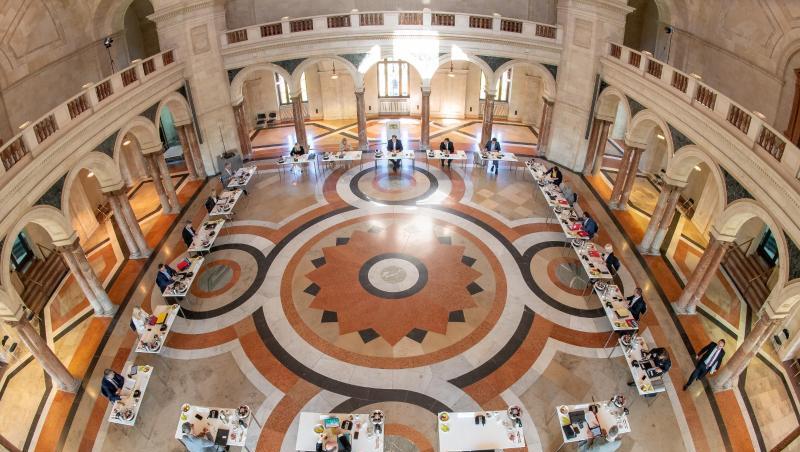Die Kabinettssitzung im großen Kuppelsaal der bayerischen Staatskanzlei. Foto: Peter Kneffel/dpa Die Kabinettssitzung im großen Kuppelsaal der bayerischen Staatskanzlei. Foto: Peter Kneffel/dpa