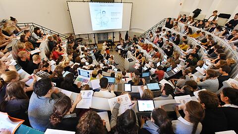 Rund 17 Prozent aller 2,87 Millionen Studierenden in Deutschland kommen laut Statistischem Bundesamt aus dem Ausland. (Archivbild)