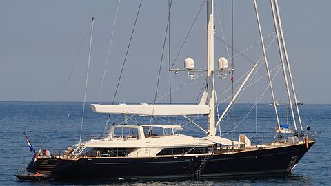 Die Luxusyacht "Bayesian" geh&ouml;rte dem Software-Unternehmer Mike Lynch, der ebenso wie seine 18-j&auml;hrige Tochter und f&uuml;nf weitere Passagiere bei dem Untergang ums Leben kam.