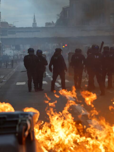 Bei den Schulprotesten in Frankreich sind zahlreiche Menschen festgenommen worden.