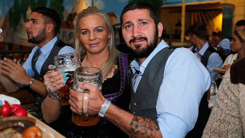 Sascha Mölders mit Frau Ivonne