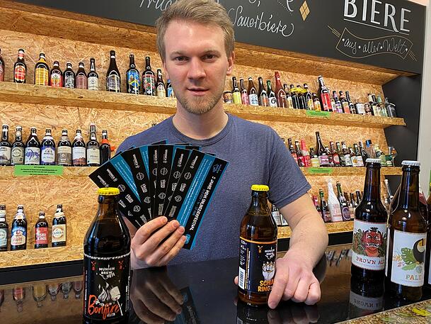 Dario Stieren von der Munich Brew Mafia anlässlich einer Ticketverlosung für ein Online-Bierfestival. Dario Stieren von der Munich Brew Mafia anlässlich einer Ticketverlosung für ein Online-Bierfestival.