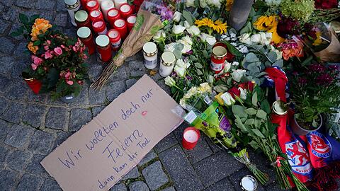 Nach dem Terroranschlag herrschten Fassungslosigkeit und Trauer in Solingen. (Archivbild)