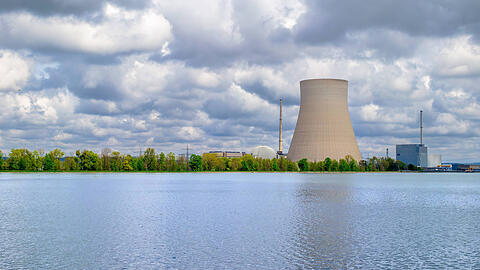 Das stillgelegte Atomkraftwerk "AKW Isar2" an der Isar bei Landshut.