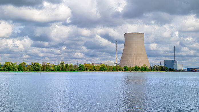 Das stillgelegte Atomkraftwerk "AKW Isar2" an der Isar bei Landshut.