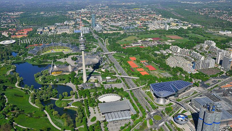 Ein Luftbild des weltberühmten Münchner Olympiaparks. Ein Luftbild des weltberühmten Münchner Olympiaparks.