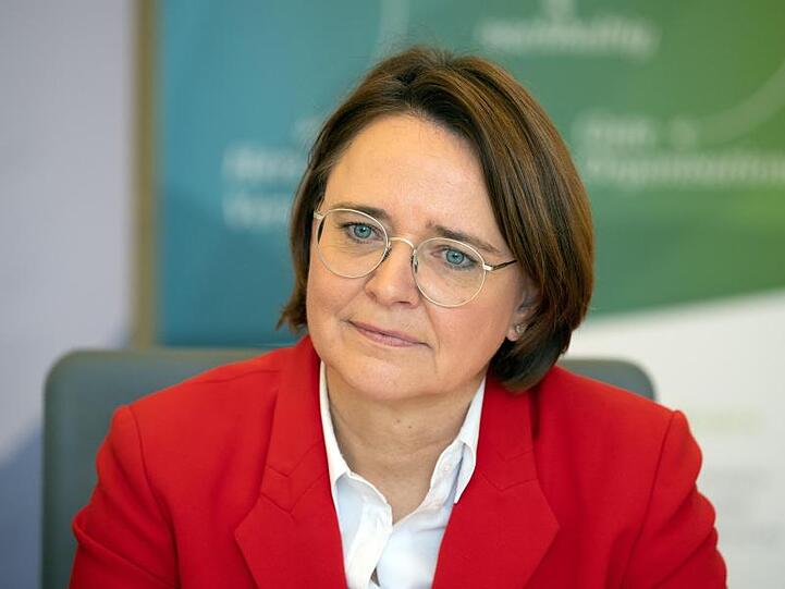 Integrationsbeauftragte Annette Widmann-Mauz: "Wir haben ein Rassismus-Problem. Und es ist größer, als die meisten das wahrhaben wollen.".