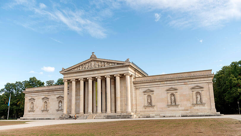 Der Verd&auml;chtige war zwei Tage zuvor am K&ouml;nigsplatz erwischt worden, wie er mit heruntergelassener Hose in einem Geb&uuml;sch sa&szlig; und sich selbst befriedigte.