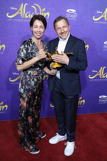 Am Donnerstag feierte das Musical "Aladdin" Premiere. Unter den Gästen waren auch "Tatort"-Kommissar Richy Müller und seine Frau Christina.
