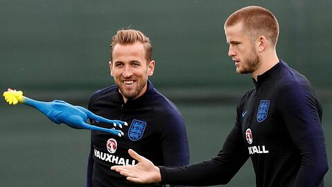 Hatten bei Tottenham und in der englischen Nationalmannschaft schon so einigen Spaß miteinander: Harry Kane (li.) und Bayern-Wunschspieler Eric Dier.
