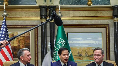 US-Außenminister Marco Rubio (M), der nationale Sicherheitsberater Mike Waltz (r) und der US-Nahostbeauftragte Steve Witkoff in Riad.