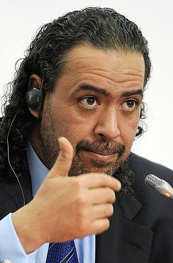 Scheich Ahmad al Fahad al Sabah (51/Kuwait) hat bei einer möglichen Kandidatur ganz Asien hinter sich. Aufgrund der guten Vernetzung in der Sportwelt ist er einer der großen Favoriten.