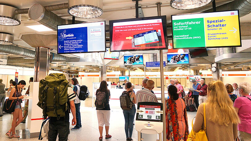 Das neue Reisezentrum der Bahn soll offener und heller wirken. Die Modernisierung hat 420.000 Euro gekostet.