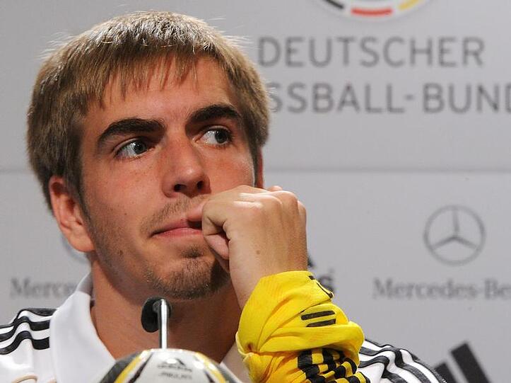 Sorgt nicht nur auf dem Platz für Aufsehen: Philipp Lahm, der vor dem Halbfinale eine Kapitänsdebatte entfachte.
