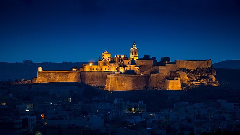 Atemberaubender Anblick bei Nacht: Die Cittadella der Hauptstadt Victoria. Atemberaubender Anblick bei Nacht: Die Cittadella der Hauptstadt Victoria.