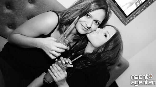 Heiße Mädels und sexy Moves bei "DJ A-Les B-Day Bash" im Crown's Club. Mehr Bilder gibt es unter www.nachtagenten.de.