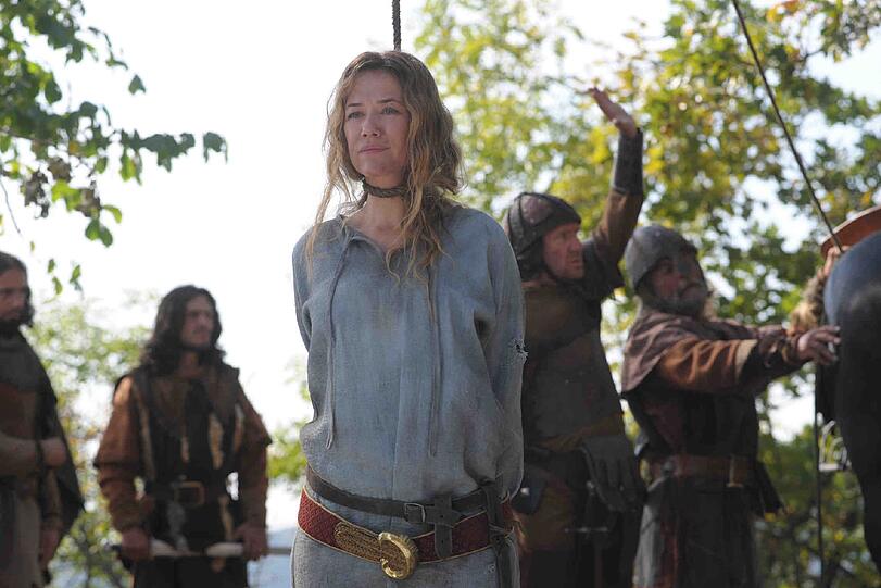 Die Wanderhure Alexandra Neldel ist zurück im TV: Am Dienstagabend strahlt Sat.1 den dritten Teil des Blockbusters im Free-TV aus. Hier zeigen wir Ihnen zur Einstimmung nochmal die besten Bilder aus den ersten beiden Folgen des Quotenbringers. Viel Spaß mit der Bilderstrecke.