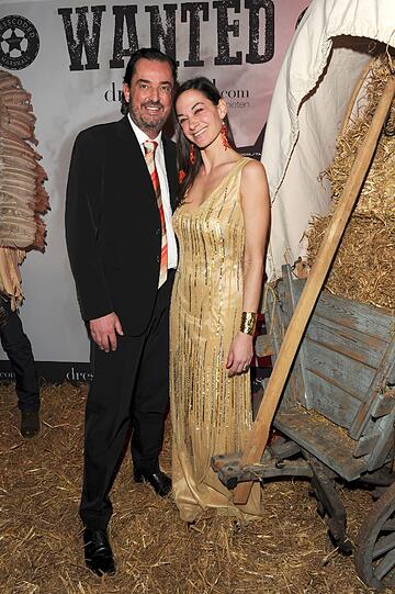 Charlotte Gräfin von Oyenhausen und Thomas Jadrnicek. Promis feiern die DressWestern Party zum Opening des Dresscoded Pop Up Store im Ingolstadt Village im Rilano No. 6 in München. Die Bilder.