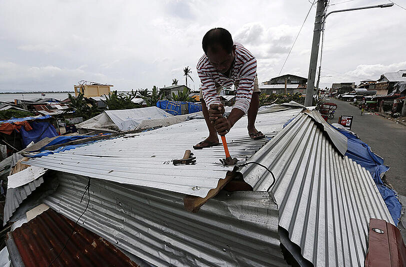 Zehntausende flüchten vor Taifun "Hagupit"