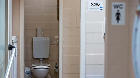 Die Rathaus-SPD fordert mehr öffentliche Toiletten in Münchner Parks.