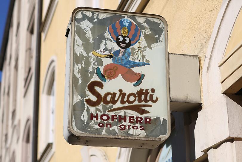 ...mal ist es eine abblätternde Sarotti-Werbung.