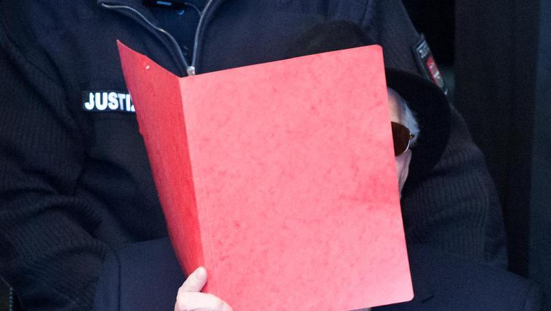 Der ehemalige SS-Wachmann des Konzentrationslagers Stutthof zum Prozessbeginn im Hamburger Landgericht. Der ehemalige SS-Wachmann des Konzentrationslagers Stutthof zum Prozessbeginn im Hamburger Landgericht.