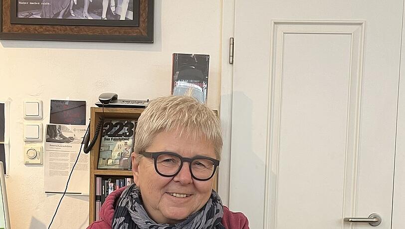 Anneliese Wasserer ist begeistert. Den Krimi gibt es auch auf Deutsch Anneliese Wasserer ist begeistert. Den Krimi gibt es auch auf Deutsch