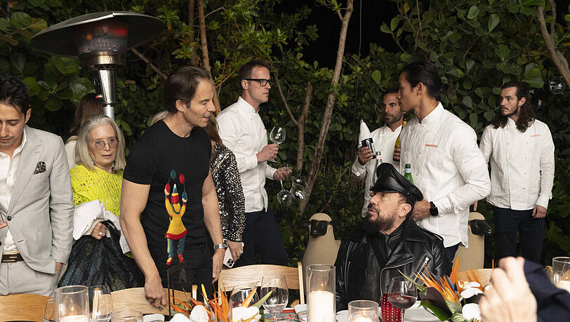 Der umstrittene Immobilienentwickler Michael Shvo (3. v. l.) bei einer Abendgala in Miami neben dem weltberühmten Architekten und Kunstsammler Peter Marino.