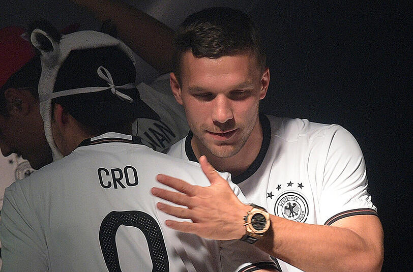 Am Montag wurde das neue DFB-Heimtrikot für die kommende EM in Frankreich präsentiert. Hier gibt's die Bilder aus Berlin.