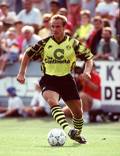 1988/89: Einen Vereinswechsler findet Karl-Heinz Rummenigge in der eigenen Familie. Sein Bruder Michael Rummenigge ging 1988 vom FC Bayern zum BVB.