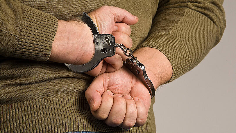 Der Täter konnte festgenommen werden. (Symbolbild) Der Täter konnte festgenommen werden. (Symbolbild)