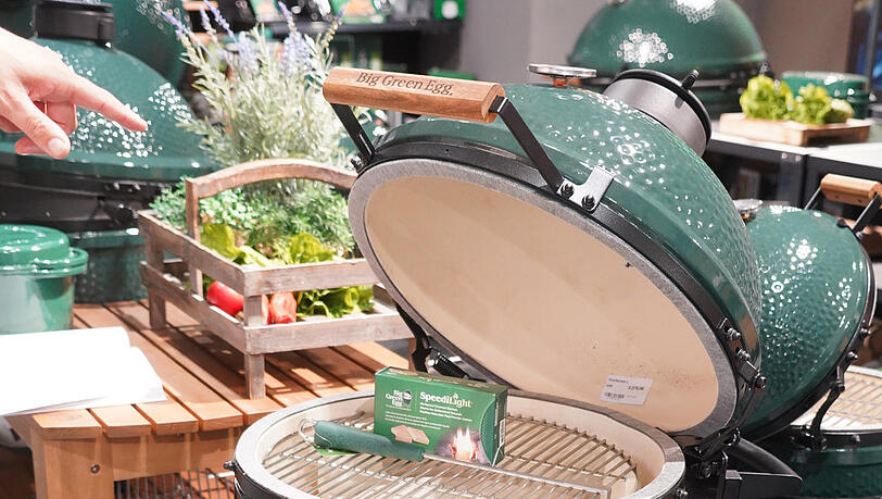 Big Green Egg stellt diese Keramikgrills her. Die sind hübsch, haben aber ihren Preis. Big Green Egg stellt diese Keramikgrills her. Die sind hübsch, haben aber ihren Preis.